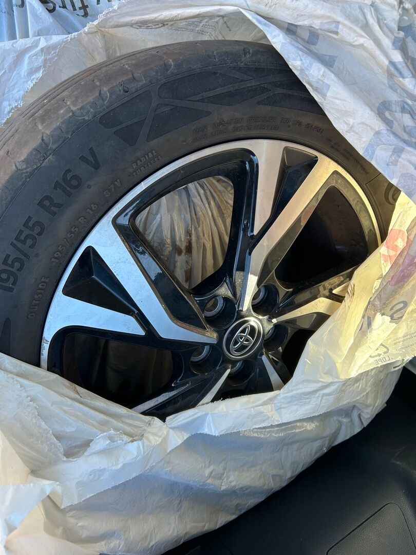 Toyota Yaris 2024 Harmaa