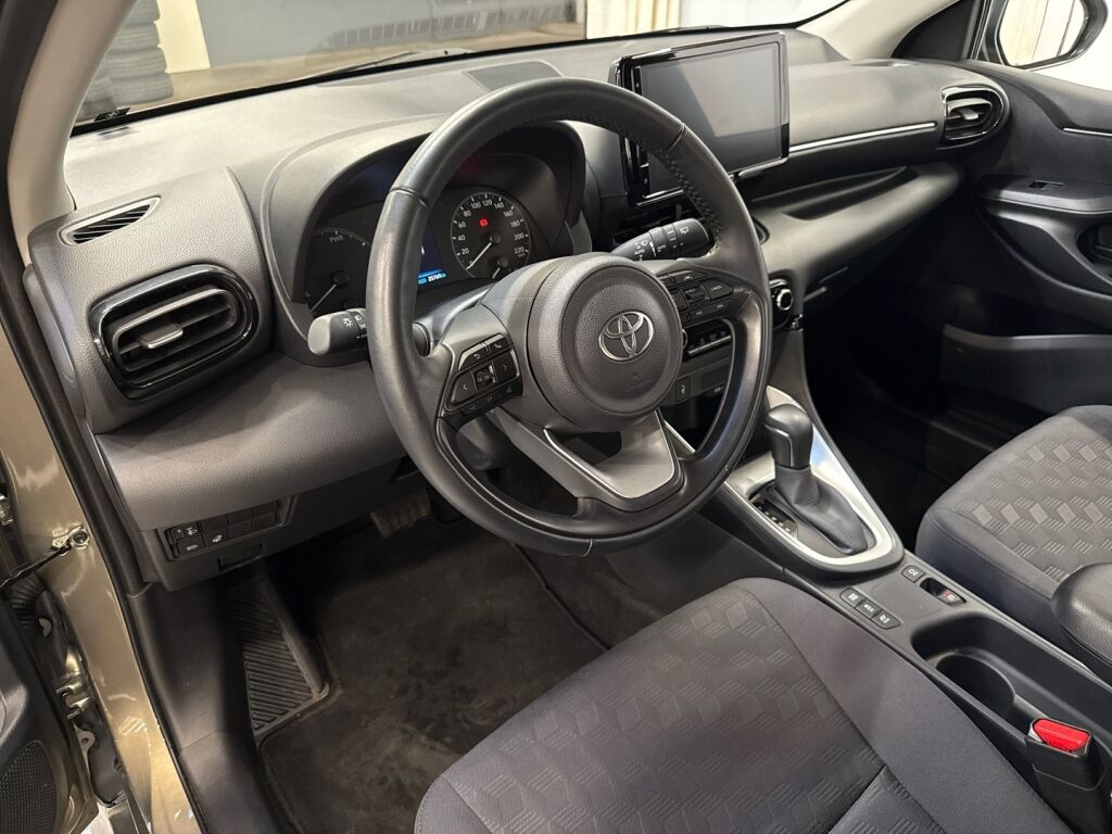 Toyota Yaris 2024 Ruskea (beige)