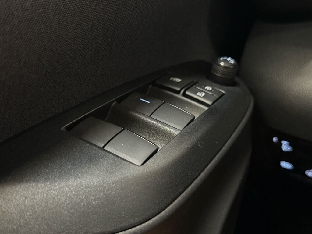 Toyota Yaris 2024 Ruskea (beige)