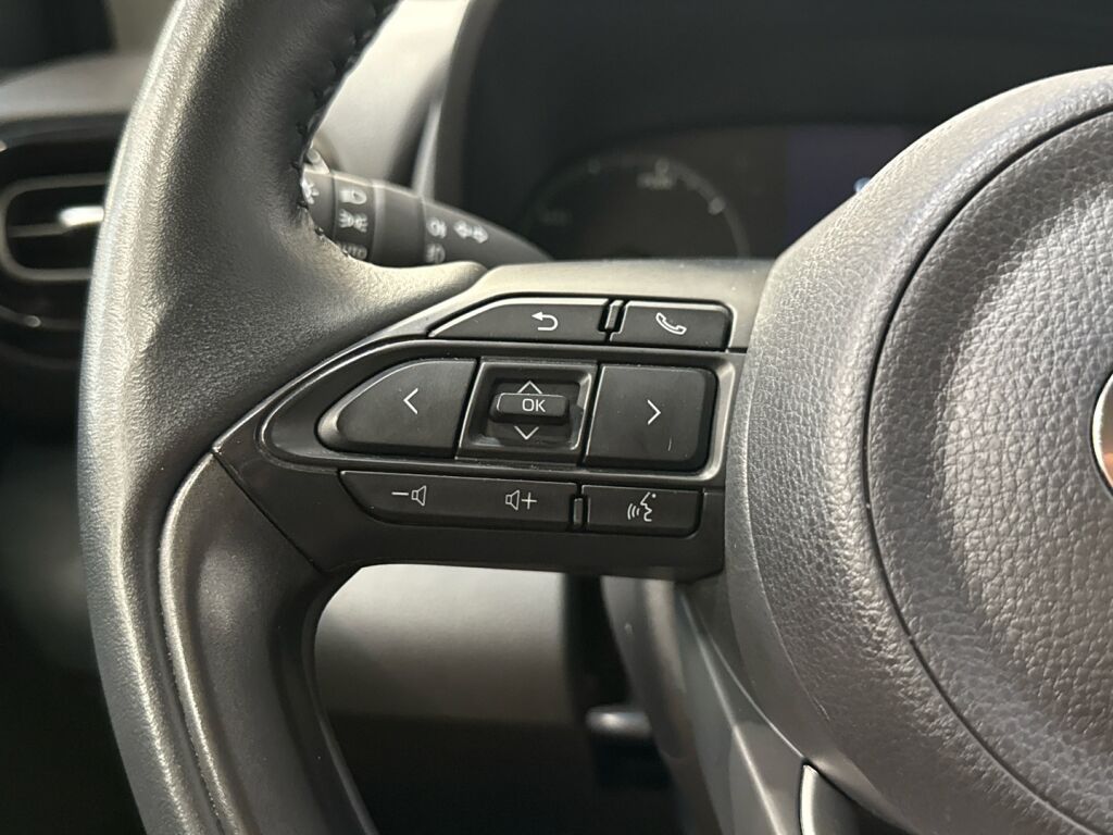 Toyota Yaris 2024 Ruskea (beige)