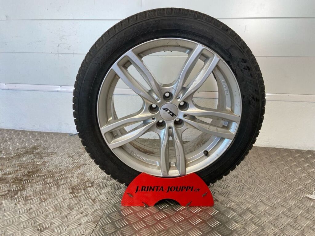Volvo V90 2021 Musta