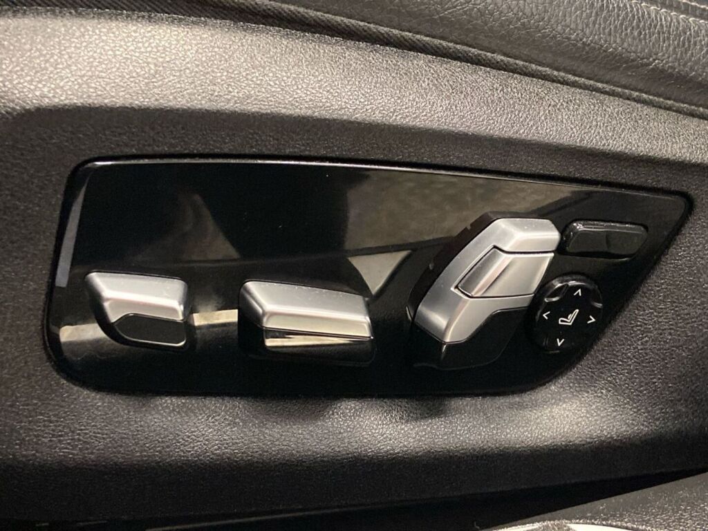 BMW 745 2021 Sininen
