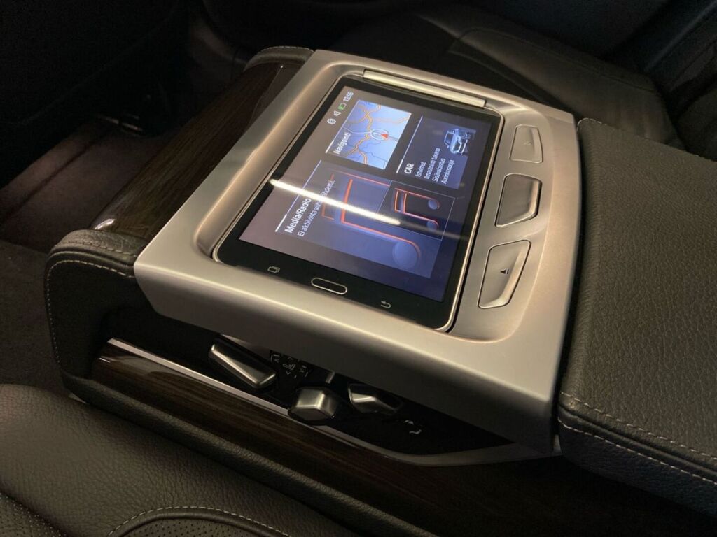 BMW 745 2021 Sininen