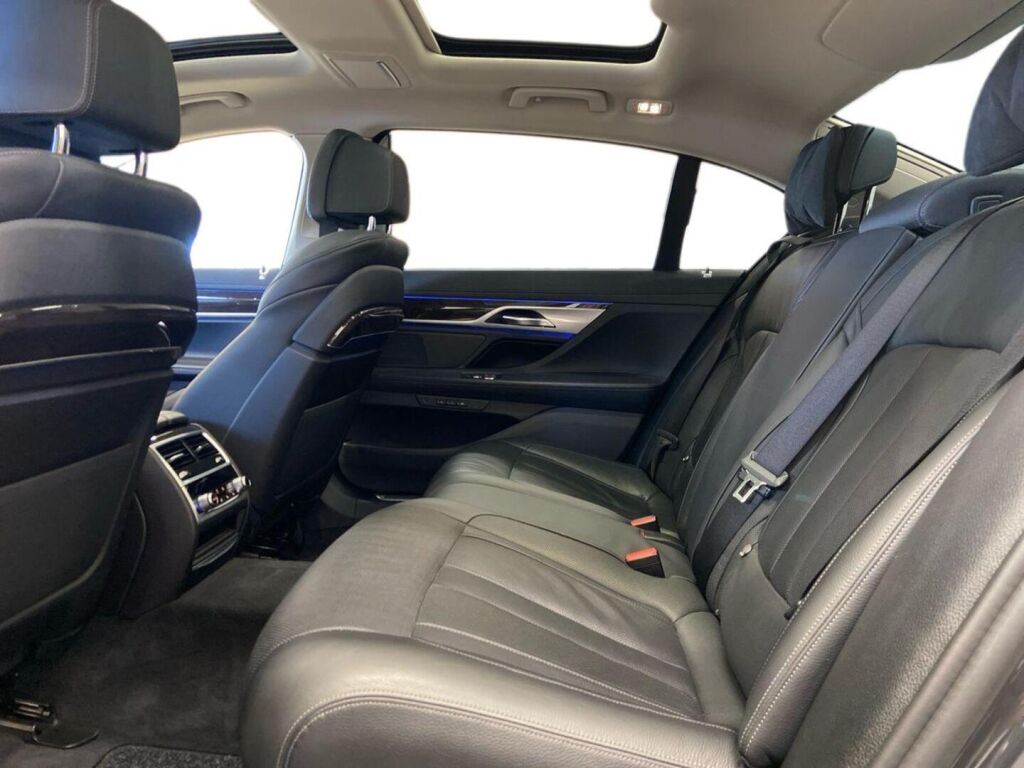 BMW 745 2021 Sininen