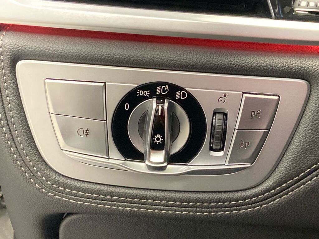 BMW 745 2021 Sininen