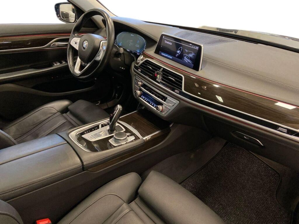 BMW 745 2021 Sininen