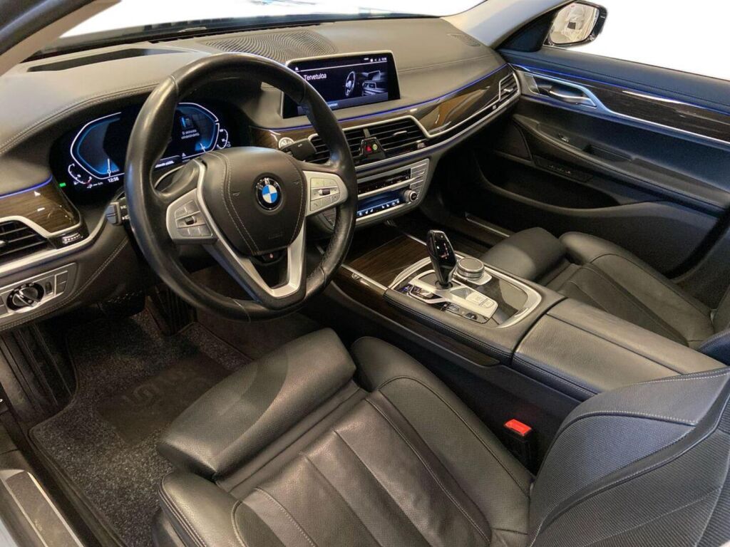 BMW 745 2021 Sininen