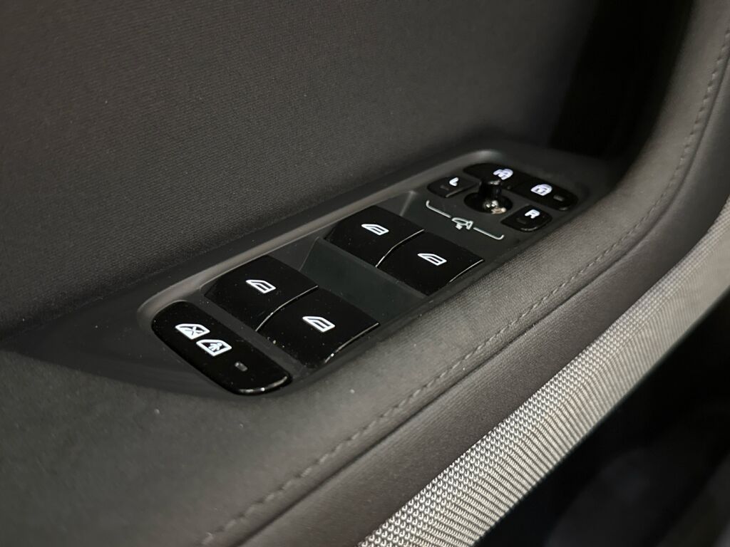 Polestar 2 2022 Valkoinen