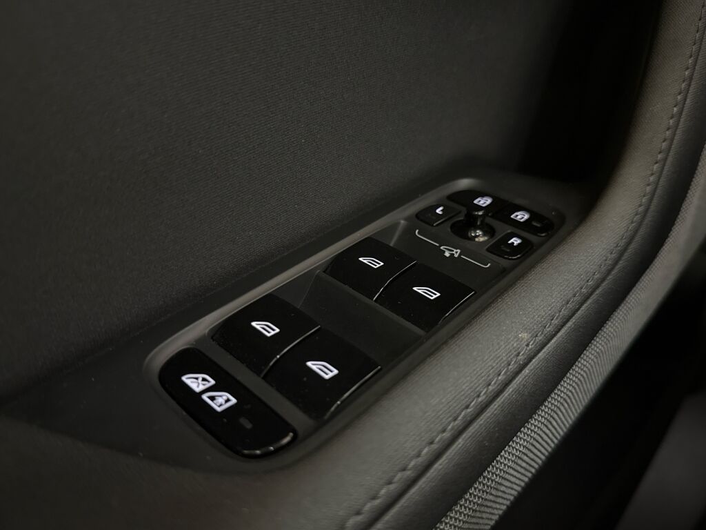 Polestar 2 2022 Valkoinen