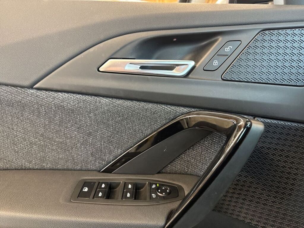 BMW iX1 2023 Valkoinen