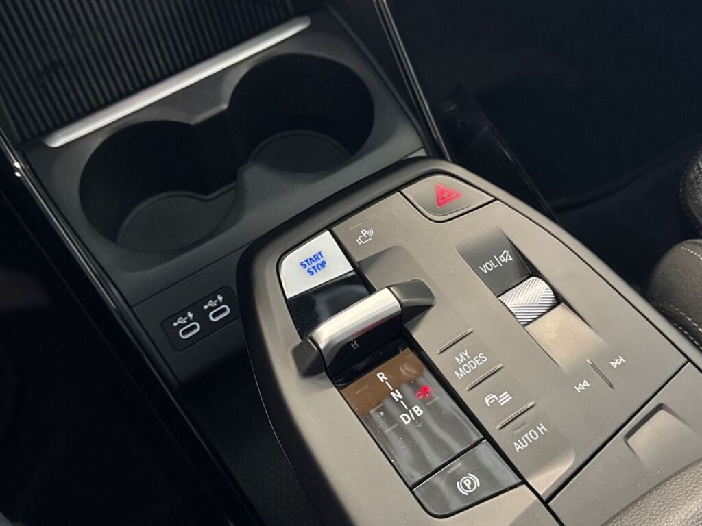 BMW iX1 2023 Valkoinen