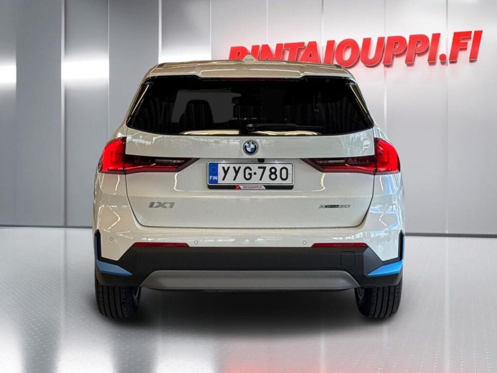BMW iX1 2023 Valkoinen