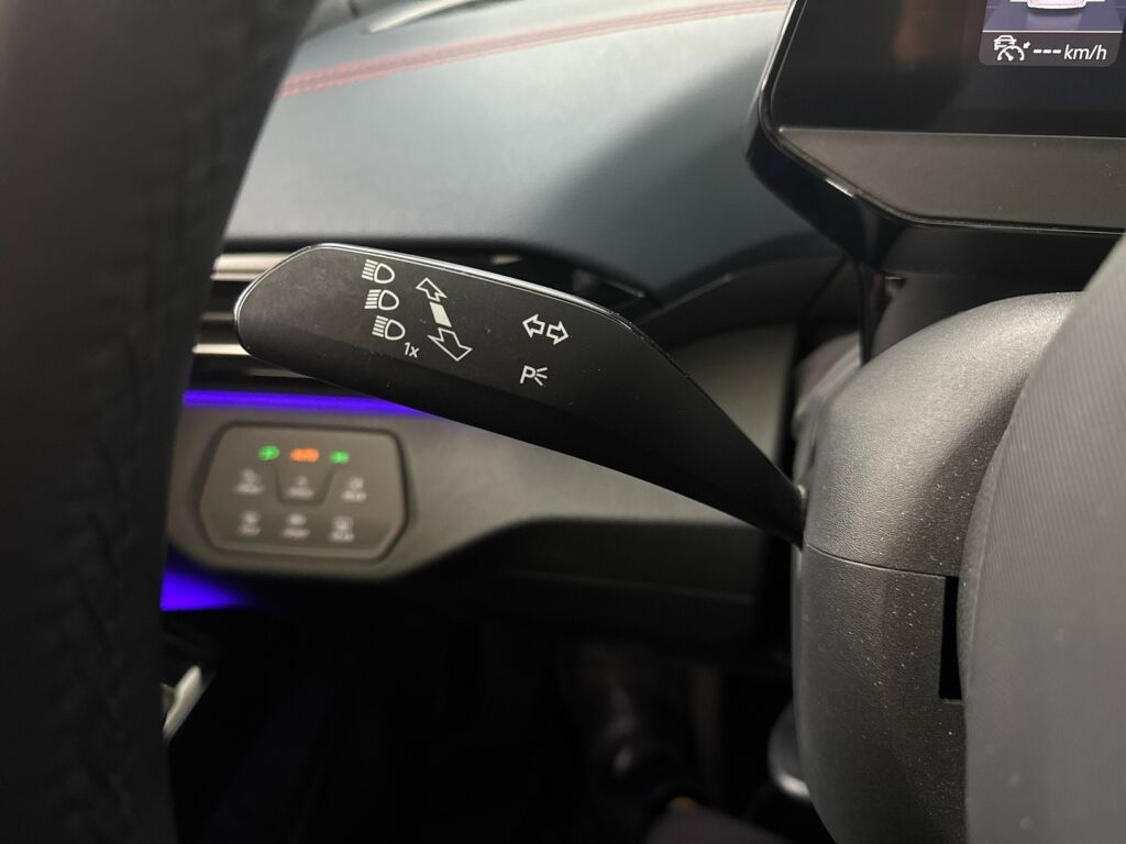 Volkswagen ID.4 2022 Musta