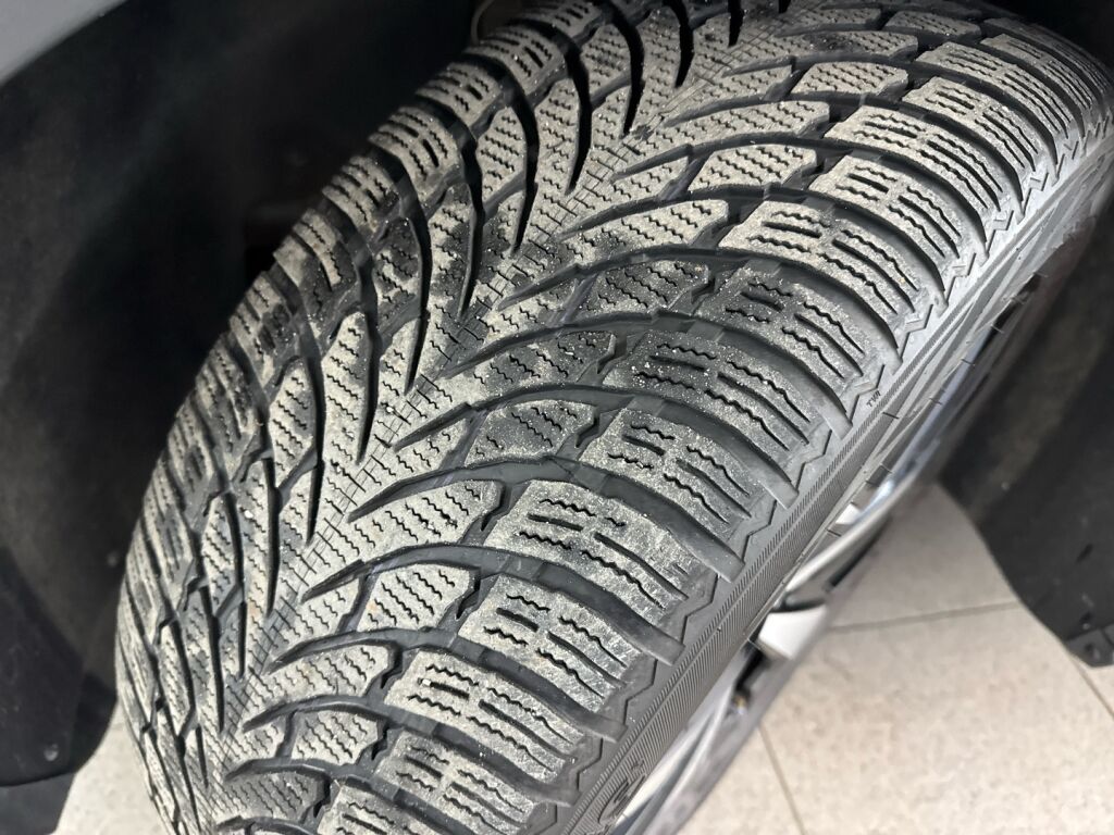 Volkswagen ID.4 2022 Musta