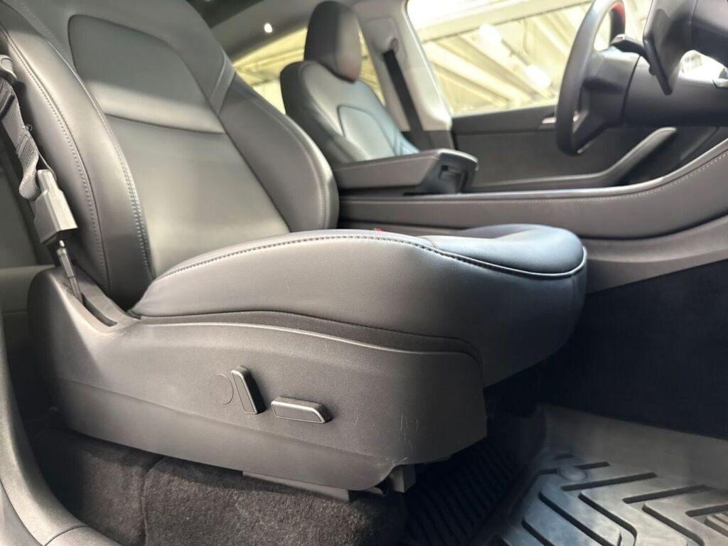 Tesla Model Y 2022 Harmaa