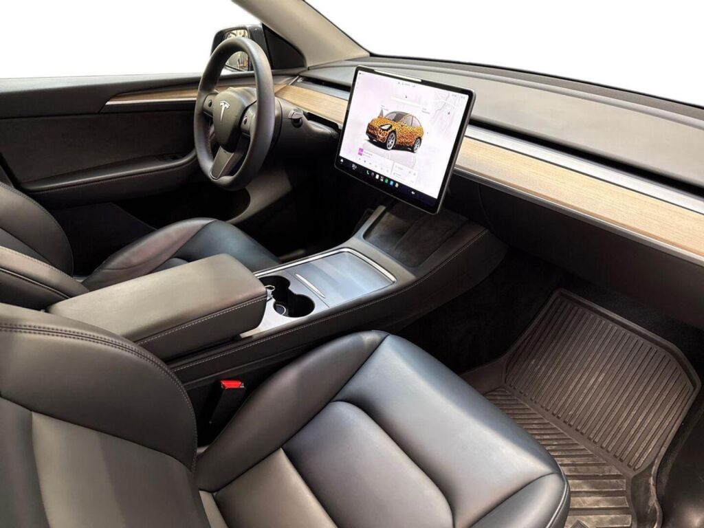 Tesla Model Y 2022 Harmaa
