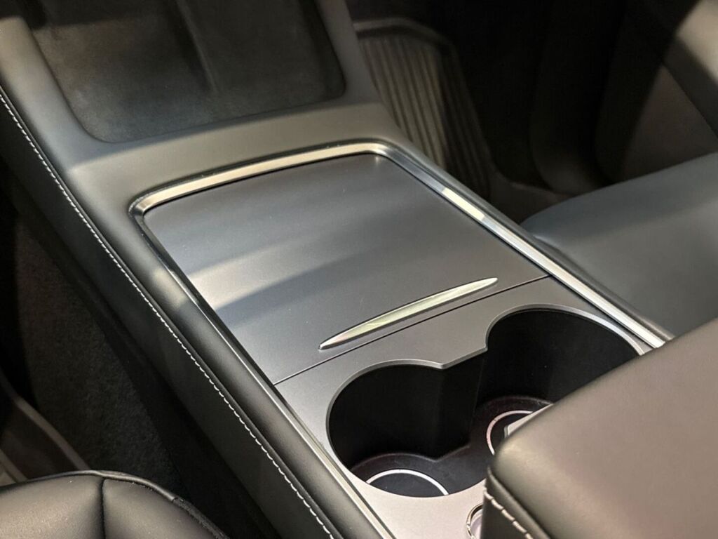 Tesla Model Y 2022 Harmaa