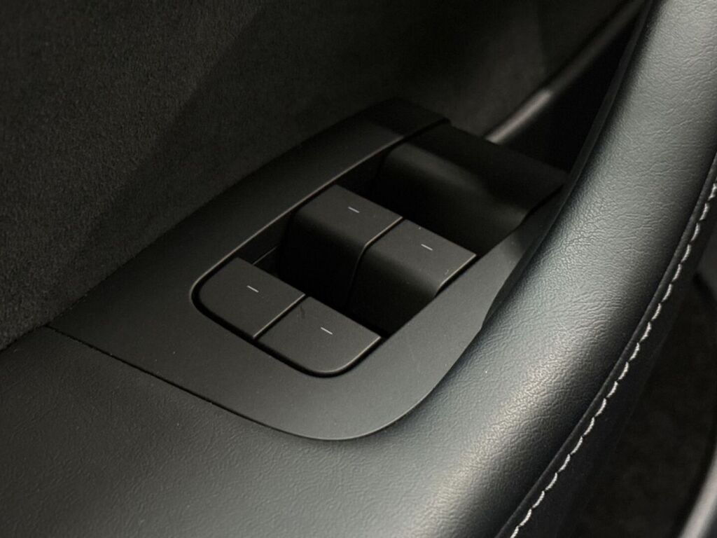 Tesla Model Y 2022 Harmaa