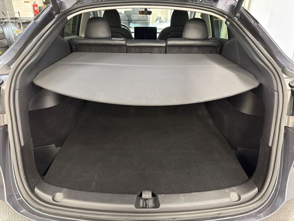 Tesla Model Y 2022 Harmaa