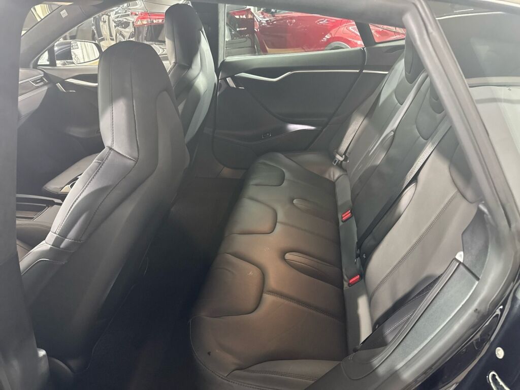 Tesla Model S 2016 Musta