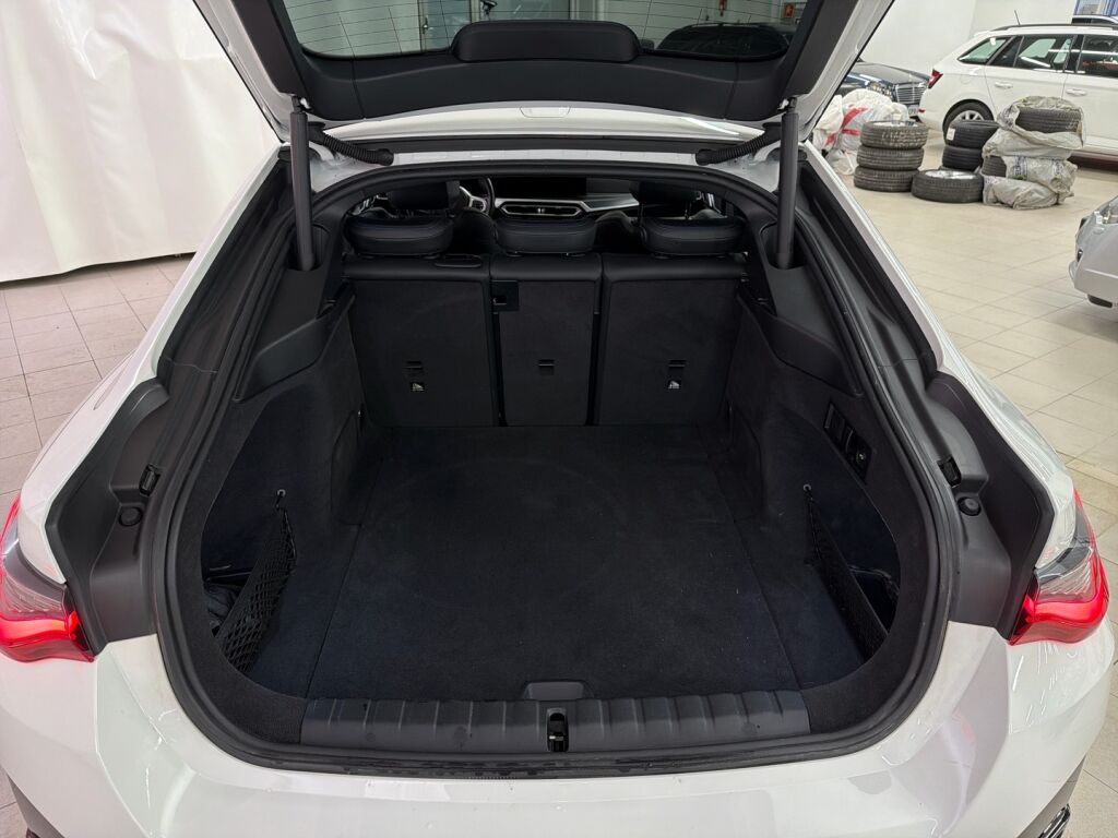 BMW i4 2023 Valkoinen