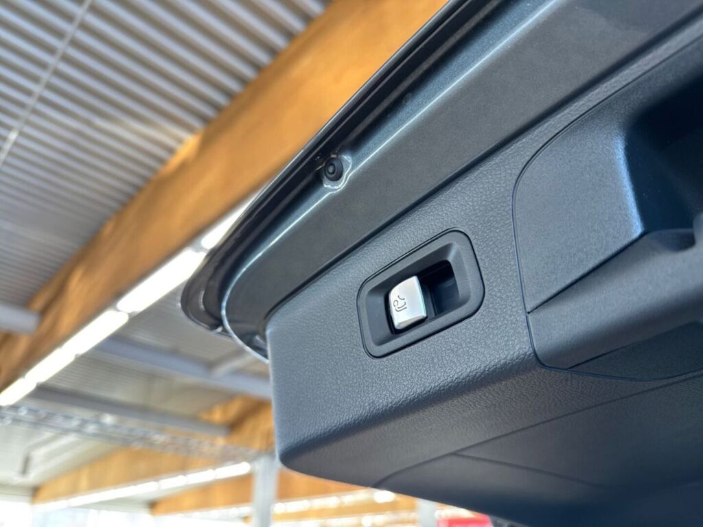 Mercedes-Benz GLC 2017 Metallinhohto Harmaa