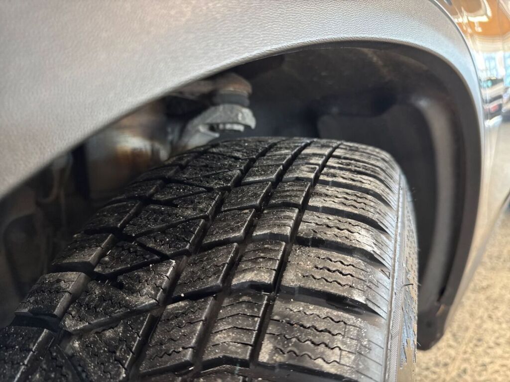 Mercedes-Benz GLC 2017 Metallinhohto Harmaa