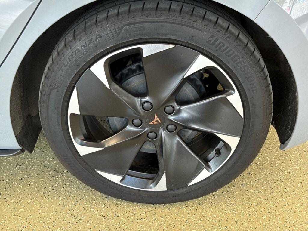 Cupra Born 2024 Harmaa