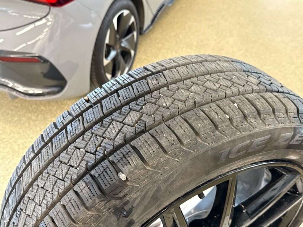 Cupra Born 2024 Harmaa