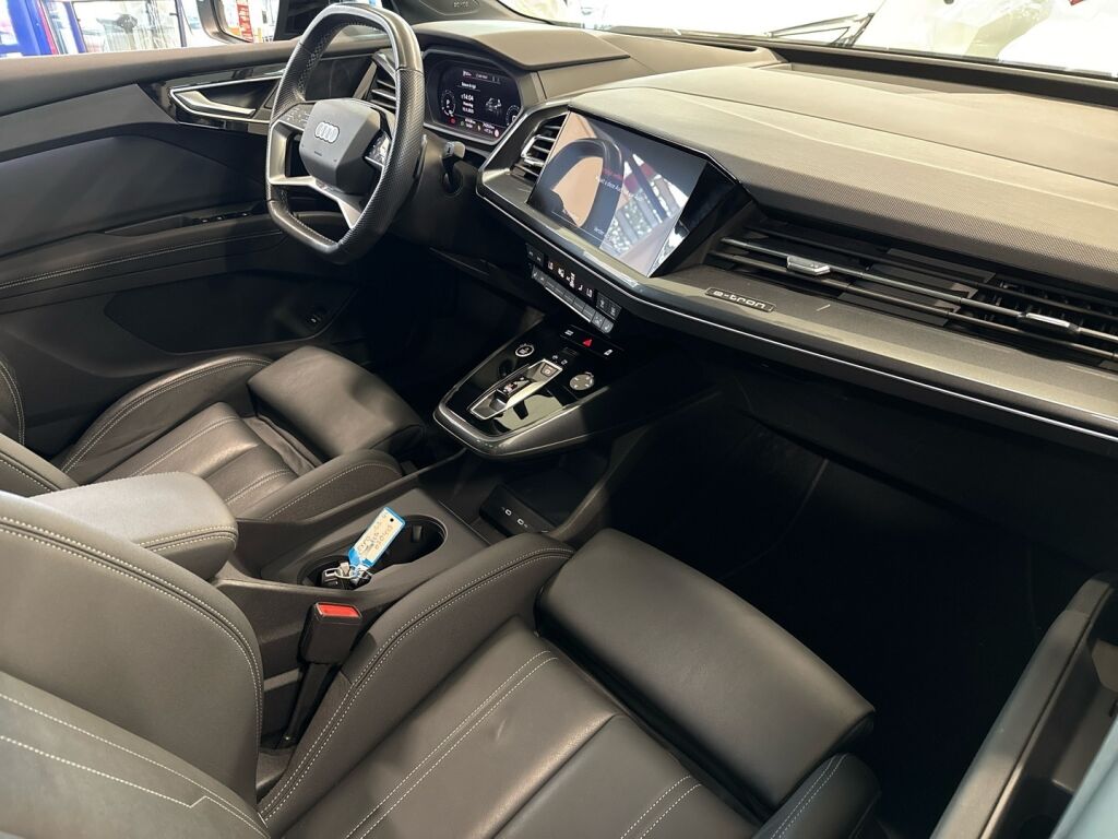 Audi Q4 e-tron 2024 Musta