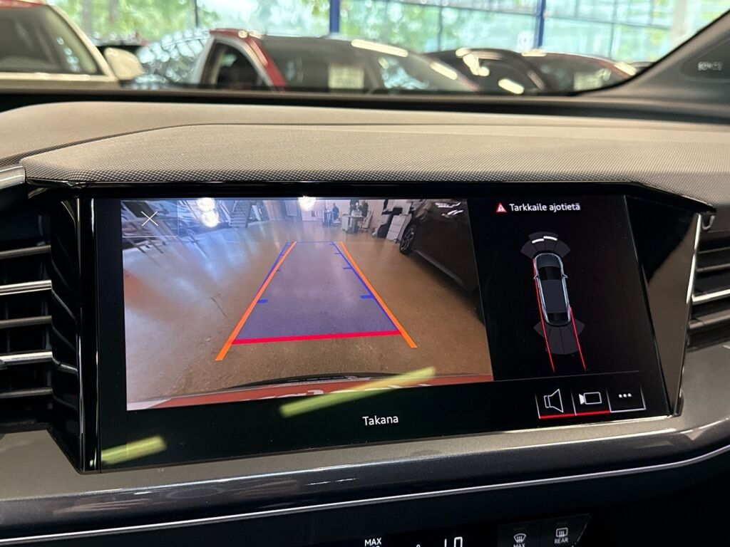 Audi Q4 e-tron 2024 Musta