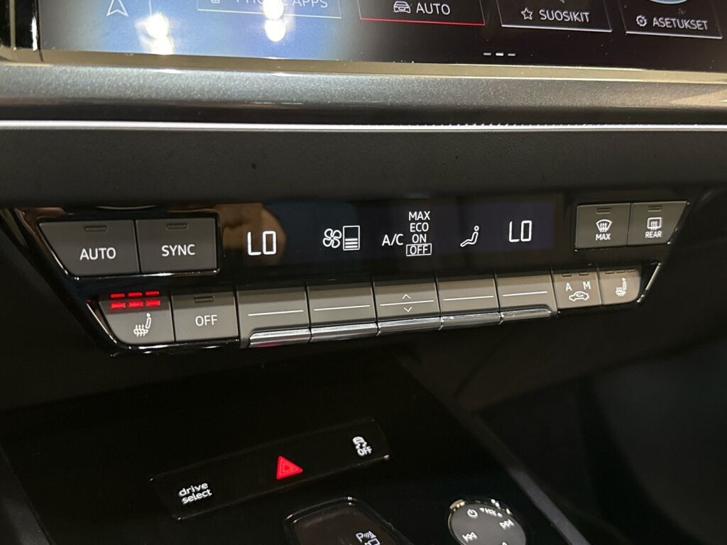 Audi Q4 e-tron 2024 Musta