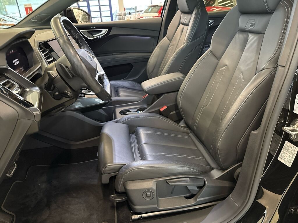 Audi Q4 e-tron 2024 Musta