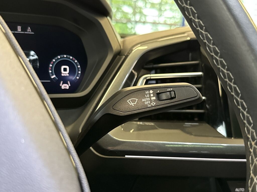 Audi Q4 e-tron 2024 Musta