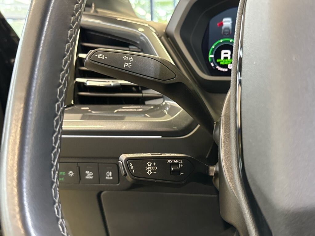 Audi Q4 e-tron 2024 Musta