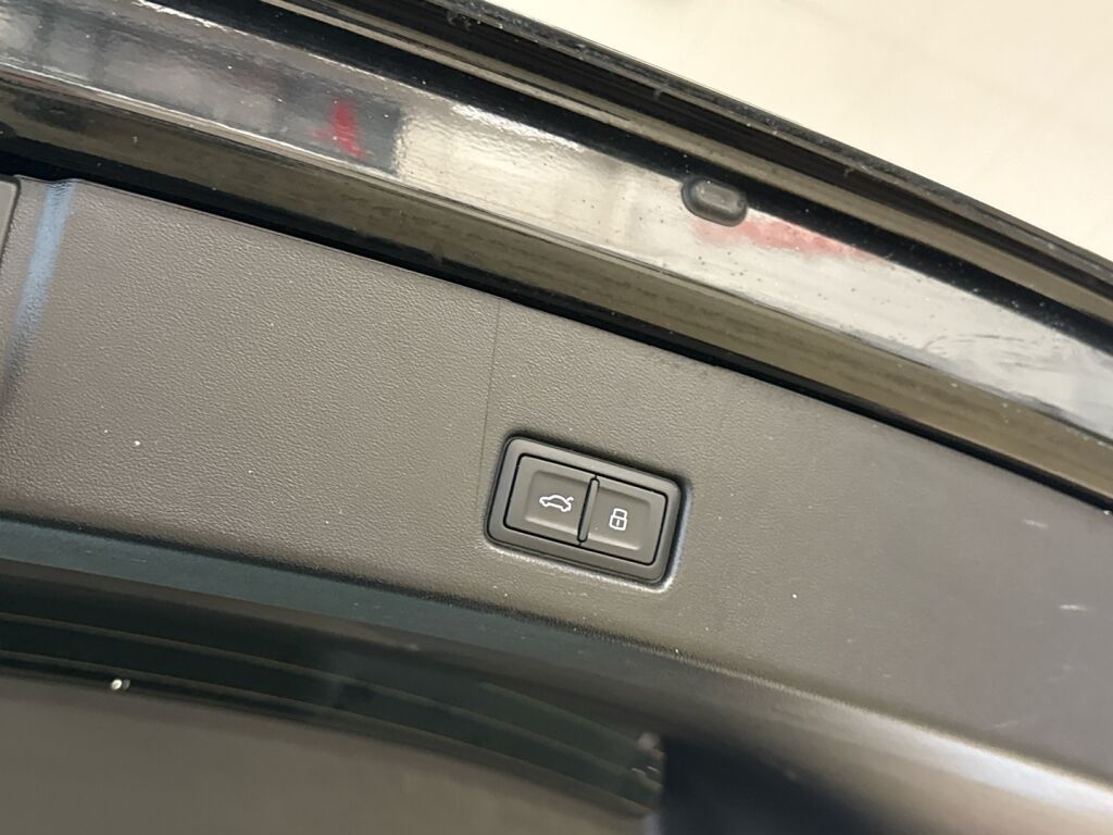 Audi Q4 e-tron 2024 Musta