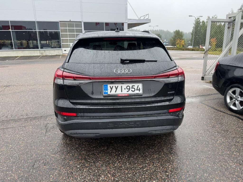Audi Q4 e-tron 2022 Musta
