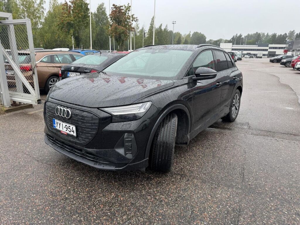 Audi Q4 e-tron 2022 Musta