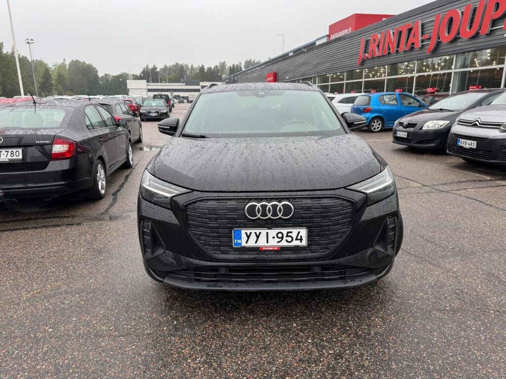 Audi Q4 e-tron 2022 Musta