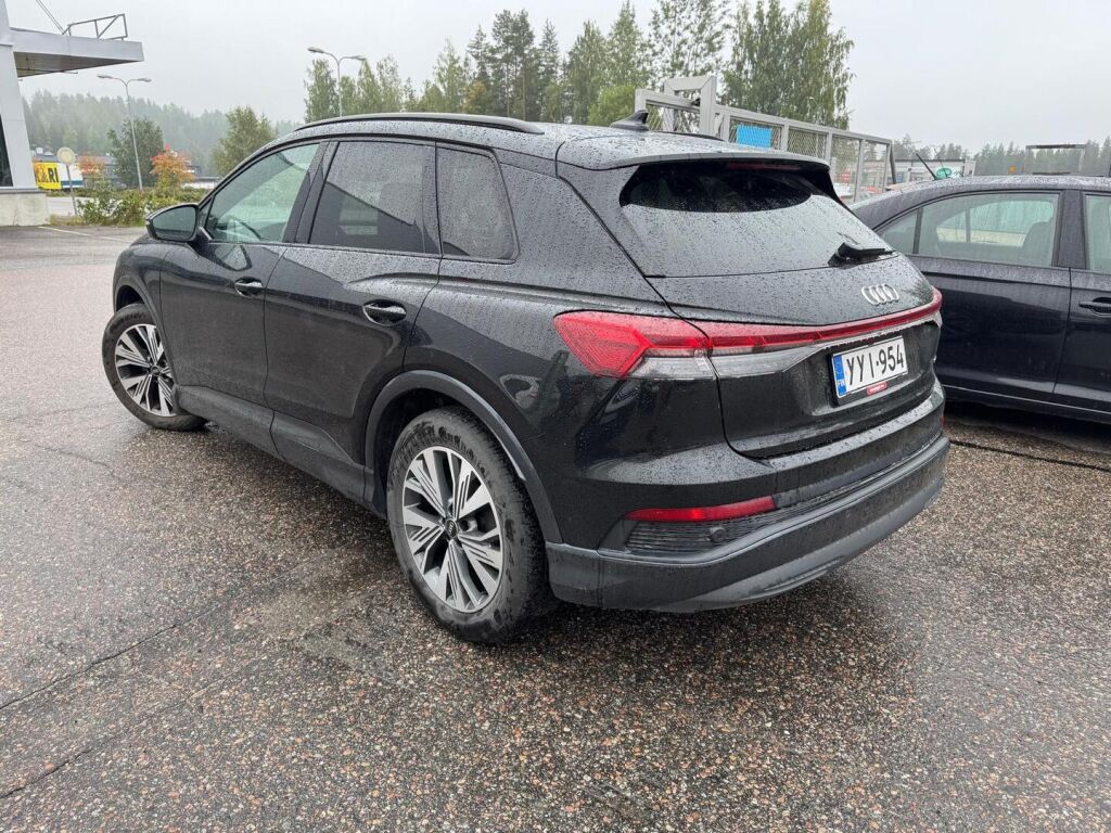 Audi Q4 e-tron 2022 Musta