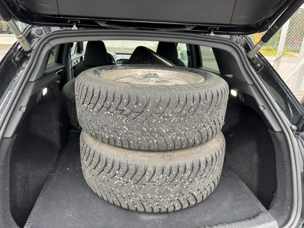 Audi Q4 e-tron 2022 Musta
