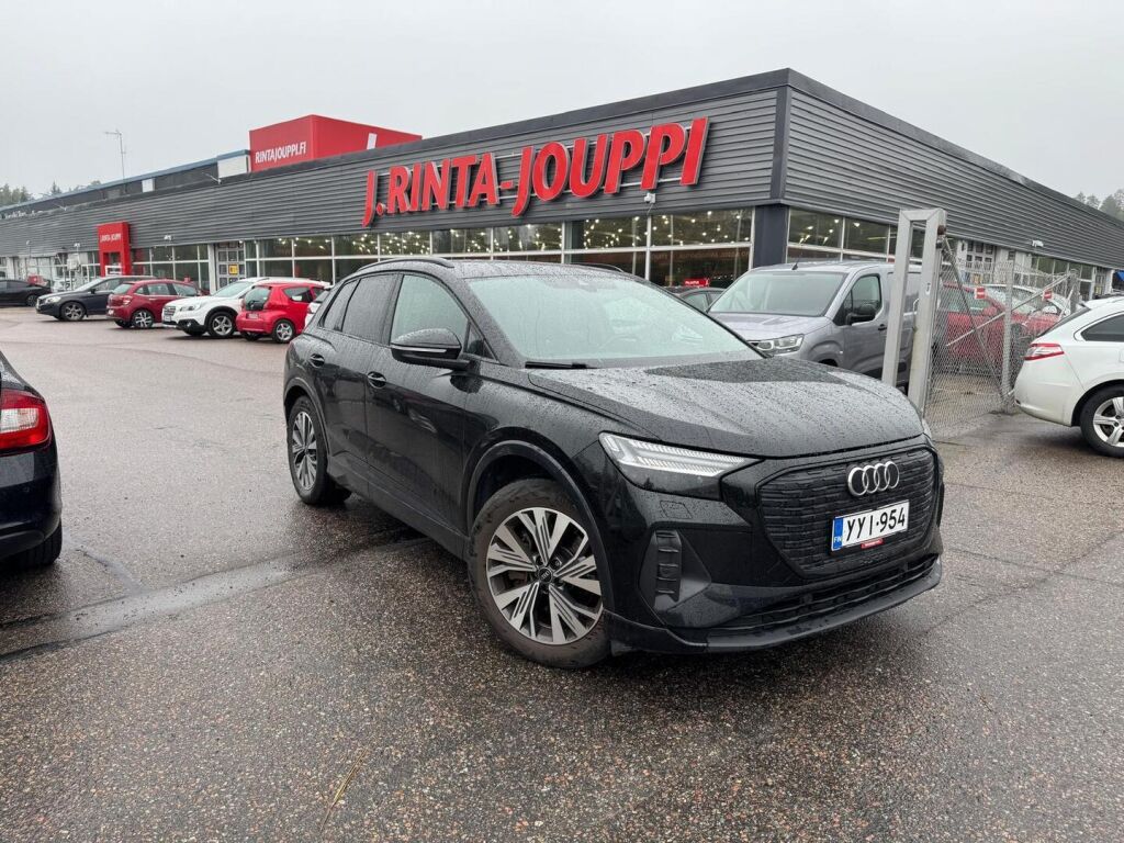 Audi Q4 e-tron 2022 Musta
