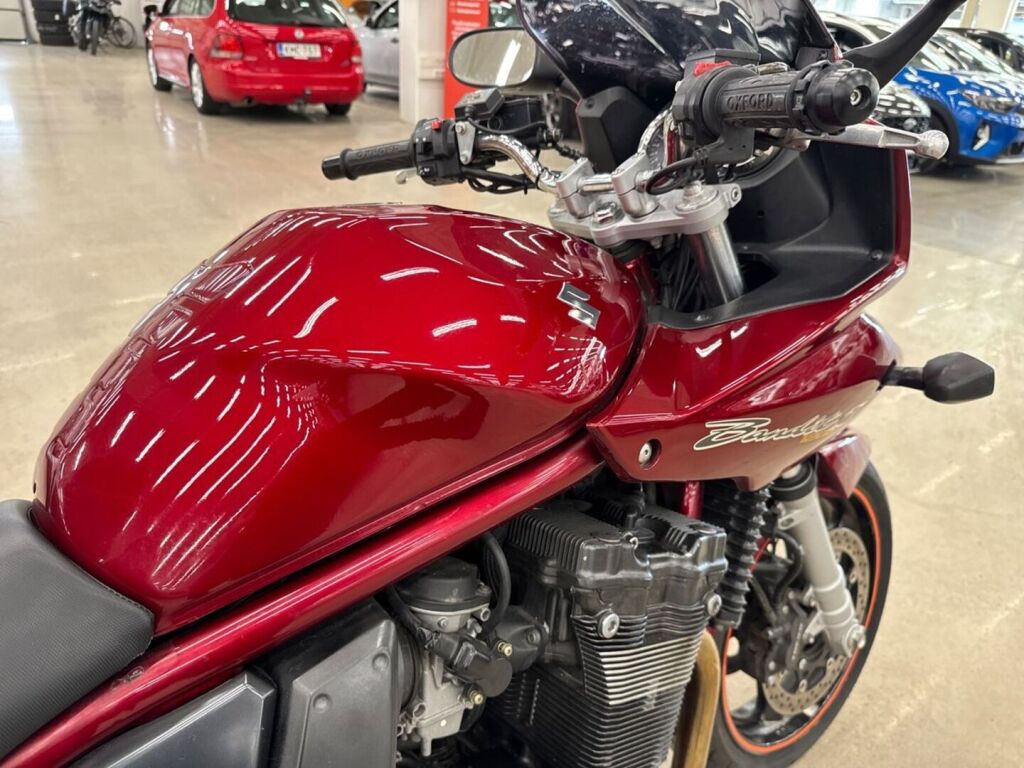 Suzuki GSF 2006 Punainen