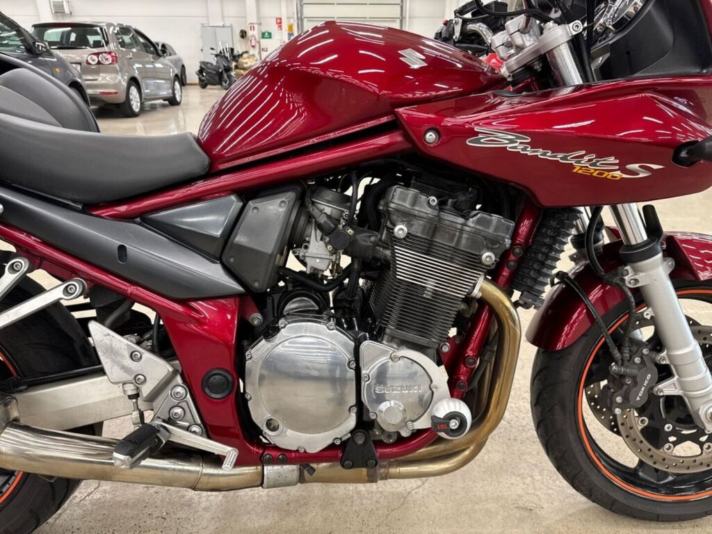 Suzuki GSF 2006 Punainen