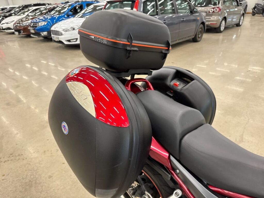 Suzuki GSF 2006 Punainen