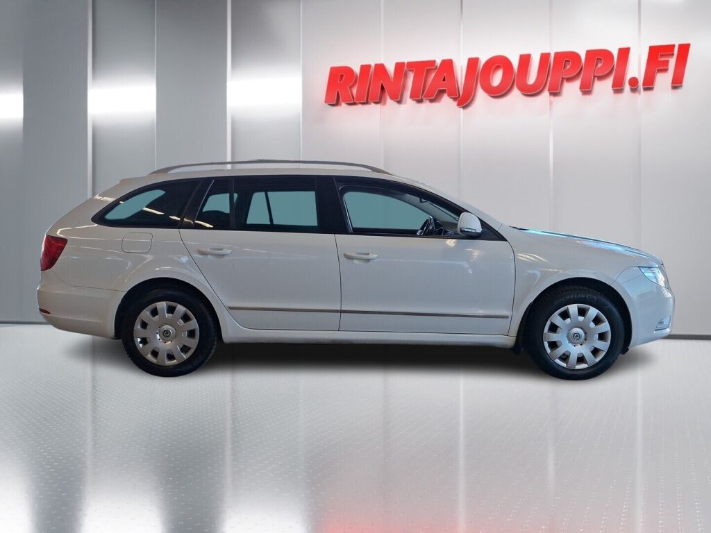 Skoda Superb 2011 Valkoinen