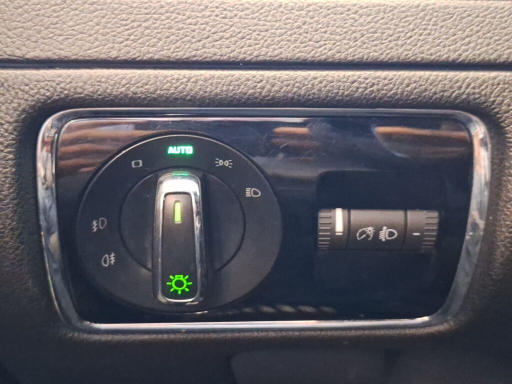 Skoda Superb 2011 Valkoinen