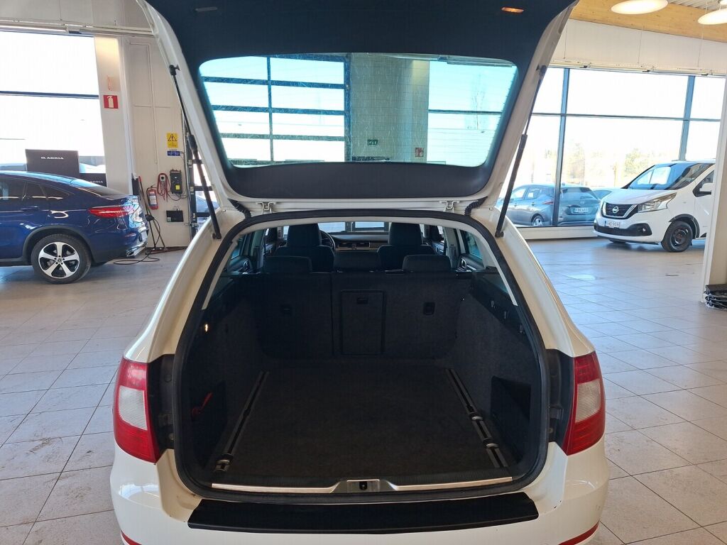 Skoda Superb 2011 Valkoinen