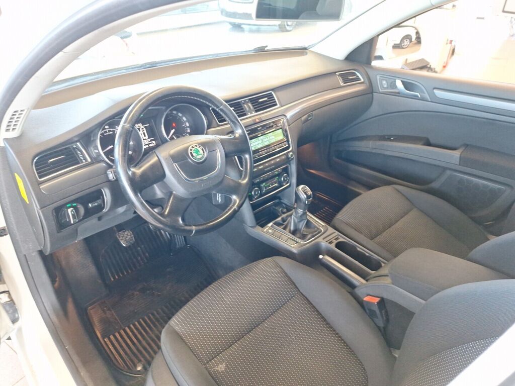 Skoda Superb 2011 Valkoinen