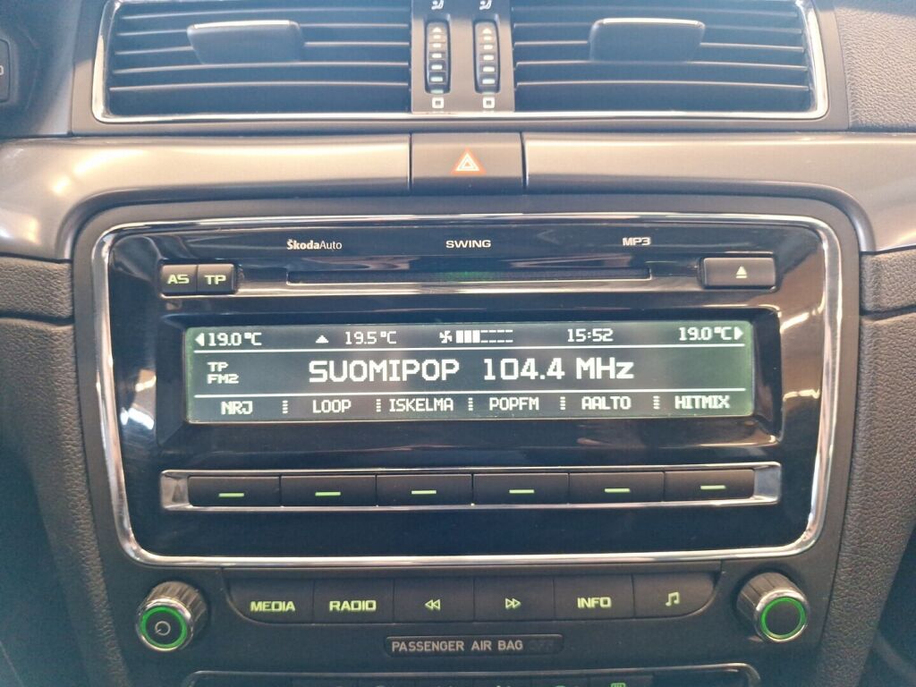 Skoda Superb 2011 Valkoinen